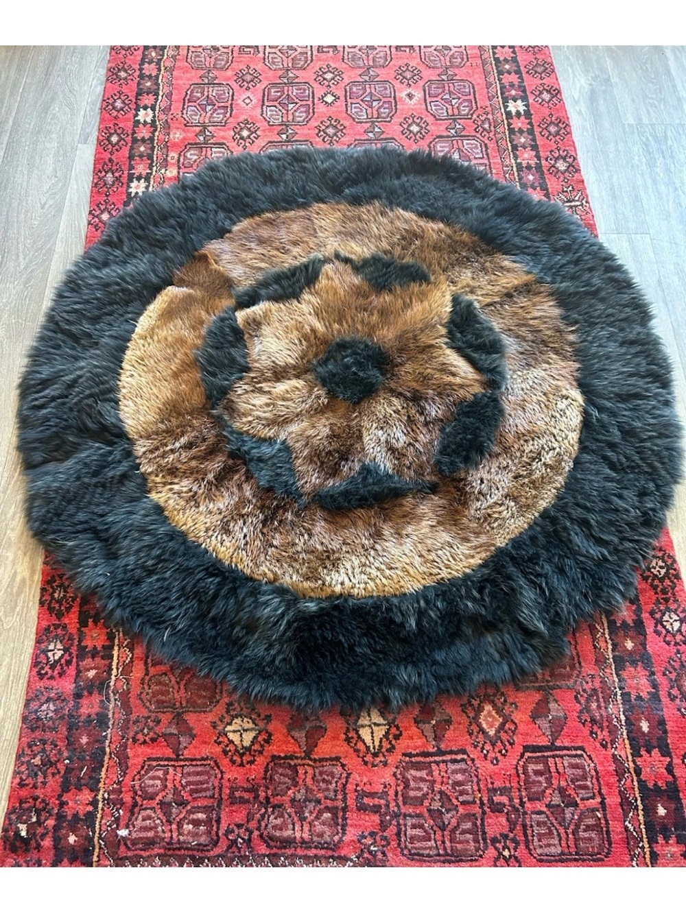 Vintage 1970’s Handmade Real Fur Patchwork Round Rug 50” Brown Black Lodge Decor - Picture 4 of 14
